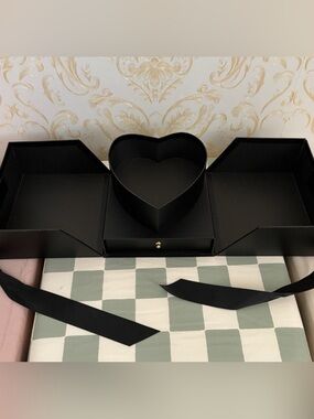 Luxury Black Explosion Gift Box with Heart Center & Pull-Out Drawer
